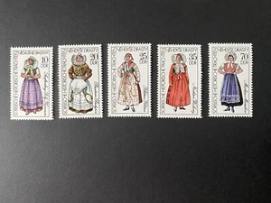 RDA 1977 - Michel Nº 2010 -2014 - Trajes - MNH (94) - Imagen 1 de 1