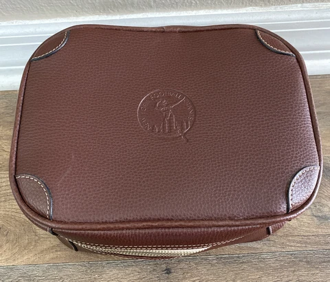 BARRINGTON NFL NEW YORK FOOTBALL GIANTS EMBOSSED PEBBLED LEATHER TOILETRIES BAG Cover
