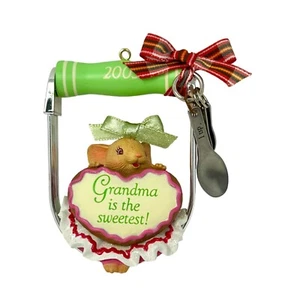 Carlton Heirloom Ornament Collection - Grandmother Ornament Dated 2005 - Foto 1 di 13