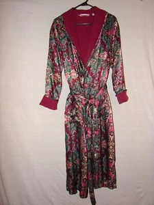 Victoria's Secret Lined Paisley Robe or Housecoat with a Silky Feel size Small - Picture 1 of 6