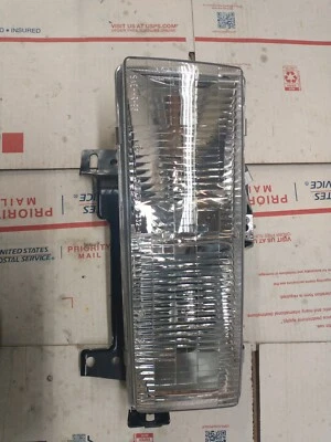 1996-2002 CHEVROLET EXPRESS 1500 2500 3500 HEADLIGHT LEFT DRIVER SIDE WITH BULBS - Image 1 of 4