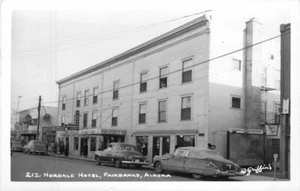 Alaska Fairbanks Nordale Hotel Straßenrand Autos 1950er RPPC Foto Postkarte 22-9960 - Bild 1 von 2
