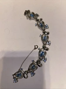 Vintage Coro Pale Blue Rhinestone Floral Silver Tone Link Bracelet Pre© 1943-54 - Picture 1 of 9