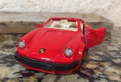 MC TOY ROJO PORSCHE 911 SC ESCALA 1/36 Conv HECHO EN MACAO ACCIÓN PULL BACK Foto 1 de 4