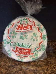 Vintage90s Hefty Holiday holly & berries christmas round 10.25” Foam plates NEW - Picture 1 of 1