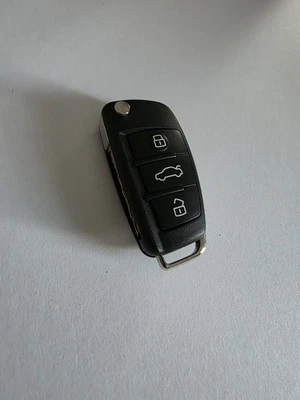 AUDI 4 BUTTON KEY FOB  FCC ID: NBGFS12P71 315 MHz 8X0 837 220 A - Image 1 of 3