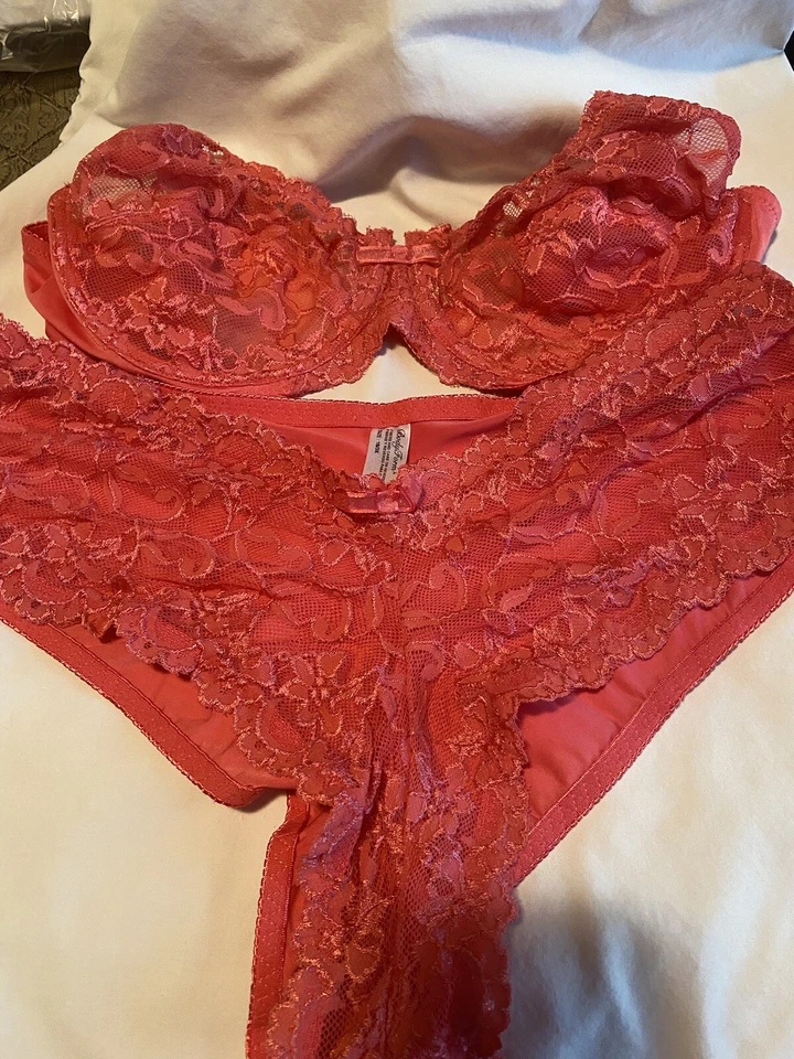 Sujetador y bragas de encaje con forma de cuerpo en hermoso rojo coral - 40D Foto 1 de 1
