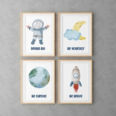 Impresiones inspiradoras de arte de pared para vivero espacial - Juego de cuatro Foto 1 de 4