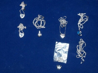 Colgantes de corazón en cadena fina con detalles de cristal Foto 1 de 4