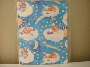 Vintage American Greetings EIN BLATT GESCHENKPAPIER (BABYBÄR SPIELT BALL) - Bild 1 von 2