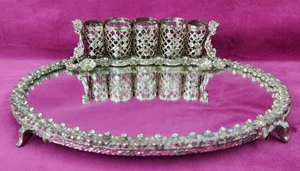 Bandeja de maquillaje antigua vintage de filigrana con patas espejadas querubines - Imagen 1 de 17