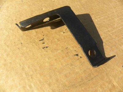 Pontiac Firebird 400 1967 soporte de montaje de válvula de dosificación de freno OEM Foto 1 de 4