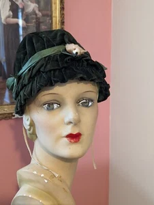 Antique Victorian Green Velvet Bonnet Hat Mink Ribbon Bows - Picture 1 of 12