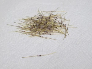100 MOTOROLA 1N4581 ZENER DIODE,6.4 VOLT,NEW OLD STOCK - Picture 1 of 4