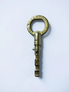 Vintage Helason 2¼" Brass Key - Bild 1 von 4