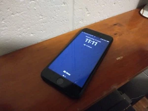 iPhone SE 2022 64GB Black Pre Owned - Picture 1 of 7