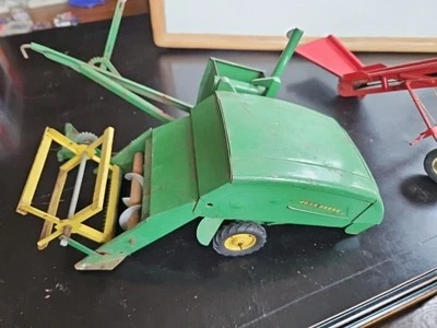 Vintage 1/16 Eska Ertl John Deere 30A Pull Type Combine Harvester Auger - Image 1 of 4