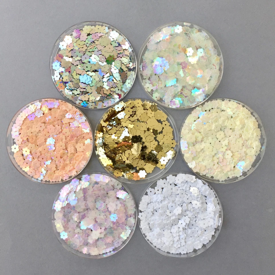 Tiny Flower Sequins/Flat Loose 500 x 6 mm, 7 colours. Fashion/Wedding/Crafts. - Image 1 of 1