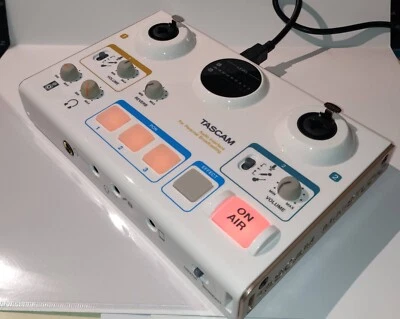 TASCAM MINISTUDIO CREATOR US 42 - STUDIO PORTATILE PODCAST - SCHEDA AUDIO - Immagine 1 di 4