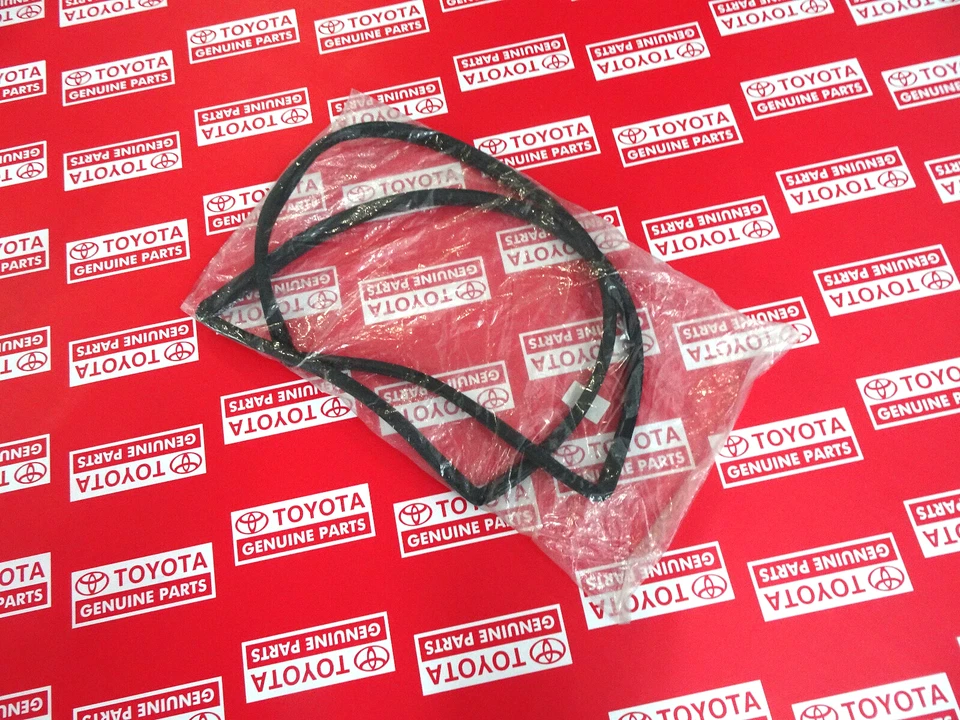 1970 1971 1972 1973 1974 1975 Toyota Carina TA10 TA12 Front Windshield Rubber - Image 1 of 4