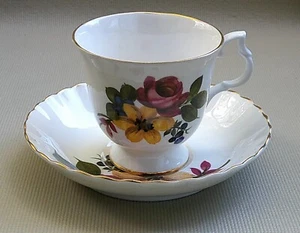 Vintage Bluebird Fine Bone China Teacup and Saucer Set-Red/Gold Roses-Marked - Picture 1 of 3