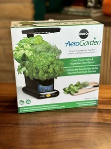 Aerogarden Encimera Inteligente Jardín con Sistema Automatizado de Luz LED de Crecimiento - Imagen 1 de 10