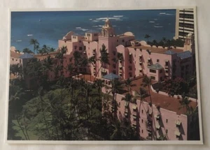 The Royal Hawaiian Hotel, Waikiki Beach, Hawaii. Postcard (H2) - Picture 1 of 2