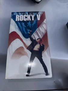 Rocky V VHS 1990, 1996 Sylvester Stallone **SEALED NEW** **Buy 2 Get 1 Free** - Bild 1 von 3