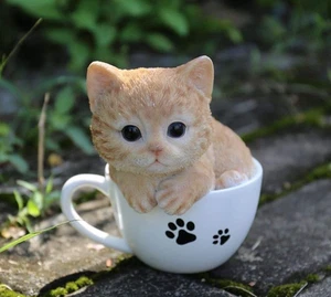 Gatito atigrado naranja en taza de té estatua para interior exterior jardín patio - Imagen 1 de 7
