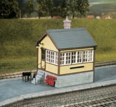 Platform/Ground Level Signal Box - Ratio 503 - OO/HO Building Kit - P3 - Image 1 of 3