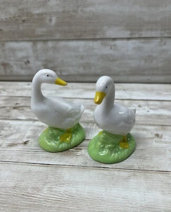 Set Of 2 Ceramic Swans Birds Small white Ceramic Figurines 3” Tall - Picture 1 of 5