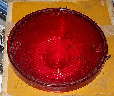 Lente de luz trasera para camioneta Chevrolet GMC 1953-66 NUEVO DE STOCK Foto 1 de 1