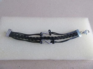PULSERA CON TRES CORDONES EN NEGRO Y SÍMBOLOS DEL INFINITO (NUEVA). - Bild 1 von 2
