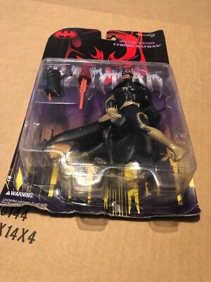 DC 蝙蝠侠特别版赛博格蝙蝠侠肯纳可动人偶穿卡 — 第 1/3 张图片