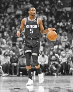Sacramento Kings DE'AARON FOX Glossy 8x10 Photo Spotlight NBA Print - Picture 1 of 1