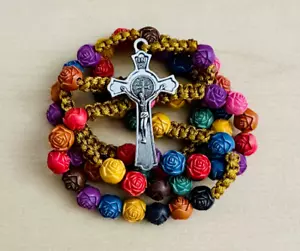 Rosario Fiore Intrecciato A Mano San Benedetto, Bellissima Collana Rosario Perline di Fiore - Foto 1 di 5