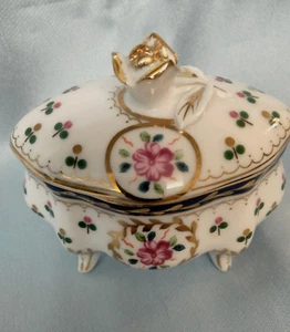 PORZELLAN SCHMUCKKÄSTCHEN 2-TEILIG FUSS WEISS & BLAU MIT ROSEN - Bild 1 von 21