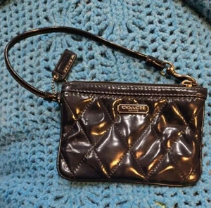 Coach Quilted Patent Leather Card ID Purse Bag Wristlet Navy Fashion Chic Luxury - Picture 1 of 12