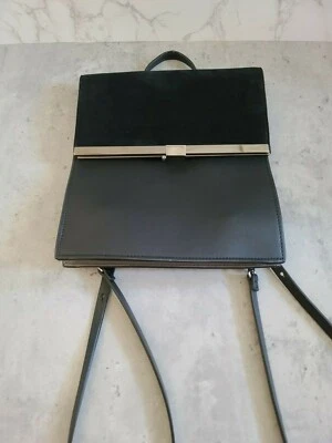 Mochila feminina Zara preta couro sintético/camurça *usada* - Imagem 1 de 4