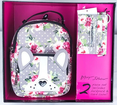 Betsey Johnson Juego de 2 Piezas Mochila y Estuche para Tarjetas Gris Multi Perro Pug En Caja Nuevo con Etiquetas Foto 1 de 3