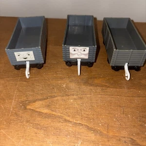 TOMY TRACKMASTER Thomas Train - 3  TRUCKS  Lot - Picture 1 of 1