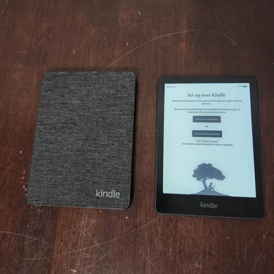 Amazon Kindle Paperwhite 11th Gen 2021 WiFi (6.8") 8GB M2L3EK BLACK &Case Bundle - Image 1 of 4