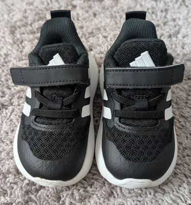 Adidas Niños Pequeños Talla 4 Negro/Blanco Zapatos Atléticos Tenis Usados en Excelente Condición *LN Foto 1 de 4