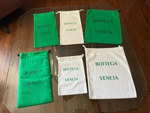 LOTE SEIS BOLSAS ANTIPOLVO BOTTEGA VENETA, bolsa con cordón franela verde y blanca - Imagen 1 de 24
