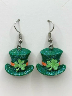 Pendientes colgantes trébol sombrero irlandés brillante trébol trébol trébol de la suerte de Claire's Foto 1 de 4
