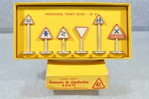 BH022 Dinky Toys Frankreich #41 Verkehrsschilder "ROUTE" C/b - Bild 1 von 3