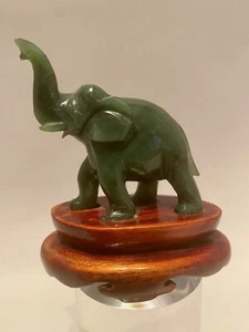 SCULTURA ELEFANTE VERDE SCURO GIADA INTAGLIATA A MANO Antico Cinese - Foto 1 di 9