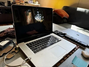 APPLE MACBOOK PRO MODELO A1286 15 pulgadas unibody - SOLO PARA REPUESTOS - Imagen 1 de 5
