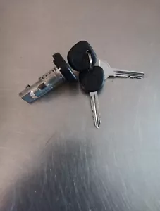 Ignition Switch Lock Cylinder Fit Chevy Silverado GMC Sierra & More W/O Chips - Foto 1 di 1