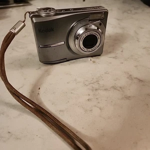 Kodak EasyShare C813 8.2MP Digital Camera - Silver - Picture 1 of 11